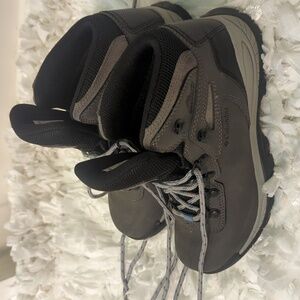 Columbia 6.5 hiking boots